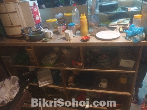 বক্স টেবিল ও সাইনবোর্ড